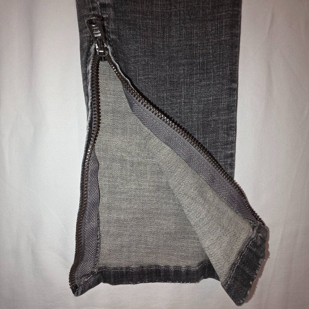 MNML Women's Black Distressed Jeans - Picture 4 of 8